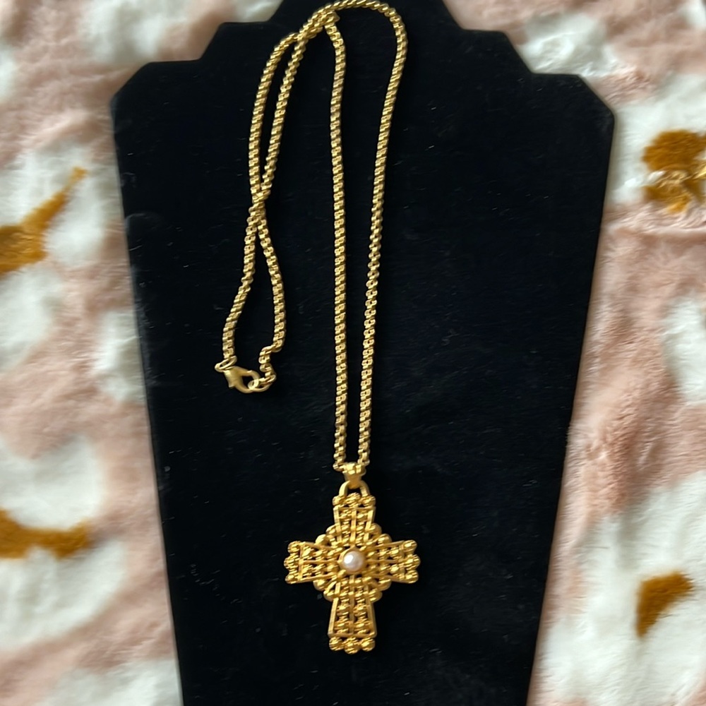 Vintage Neiman Marcus 16” gold pearl embellished cross pendant necklace - Picture 2 of 4